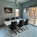 Family Friendly Contemporary House With Pool