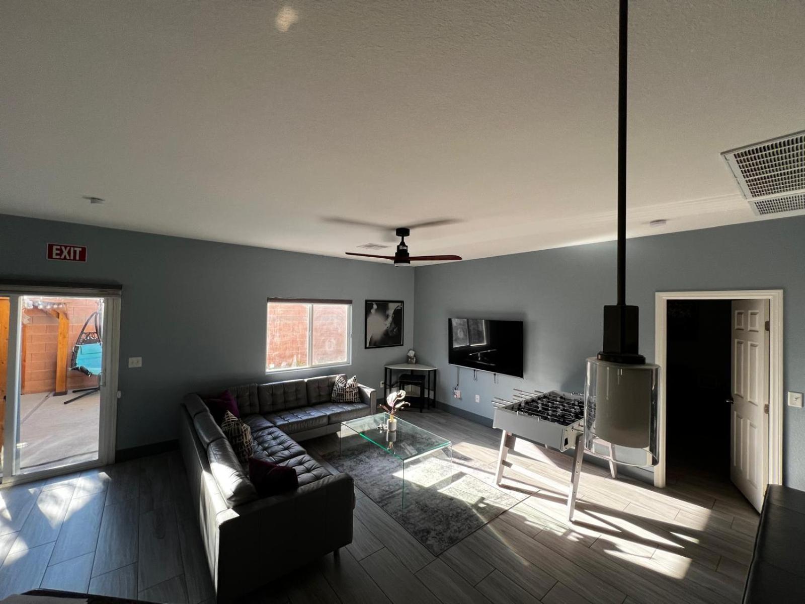 Family Friendly Contemporary House With Pool *