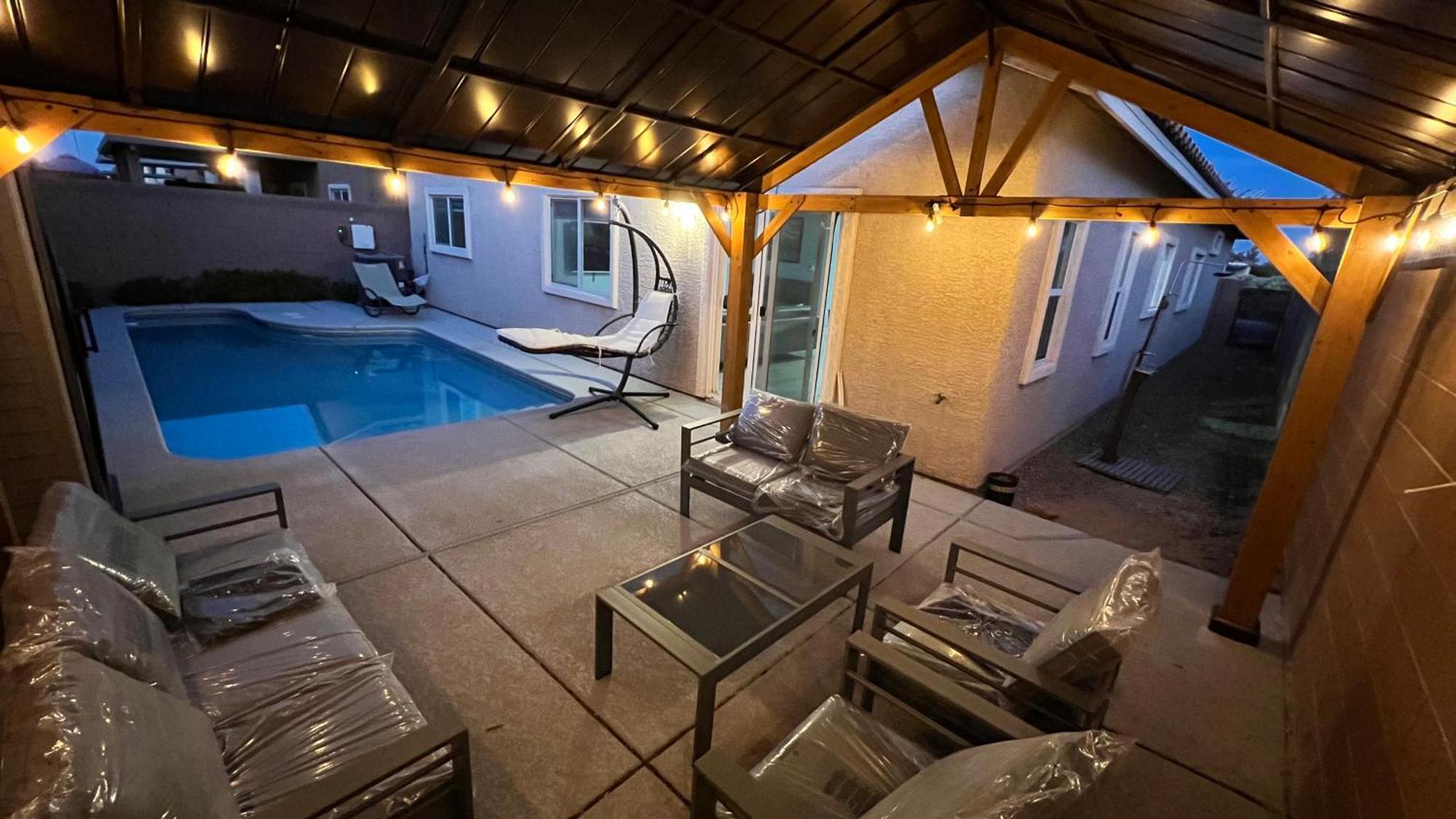Family Friendly Contemporary House With Pool